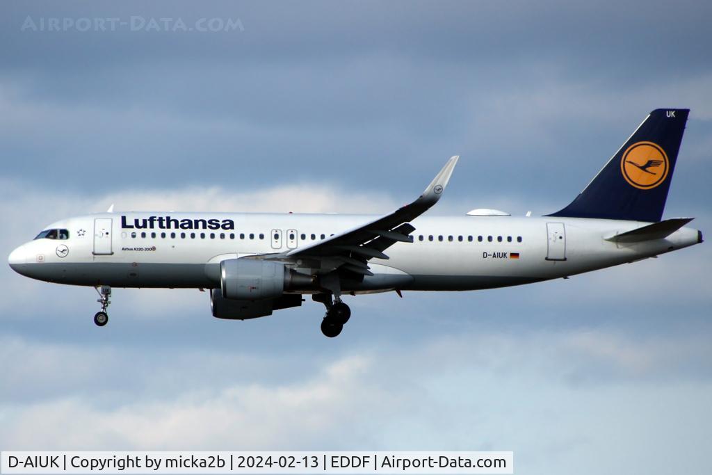 D-AIUK, 2015 Airbus A320-214 C/N 6423, Landing