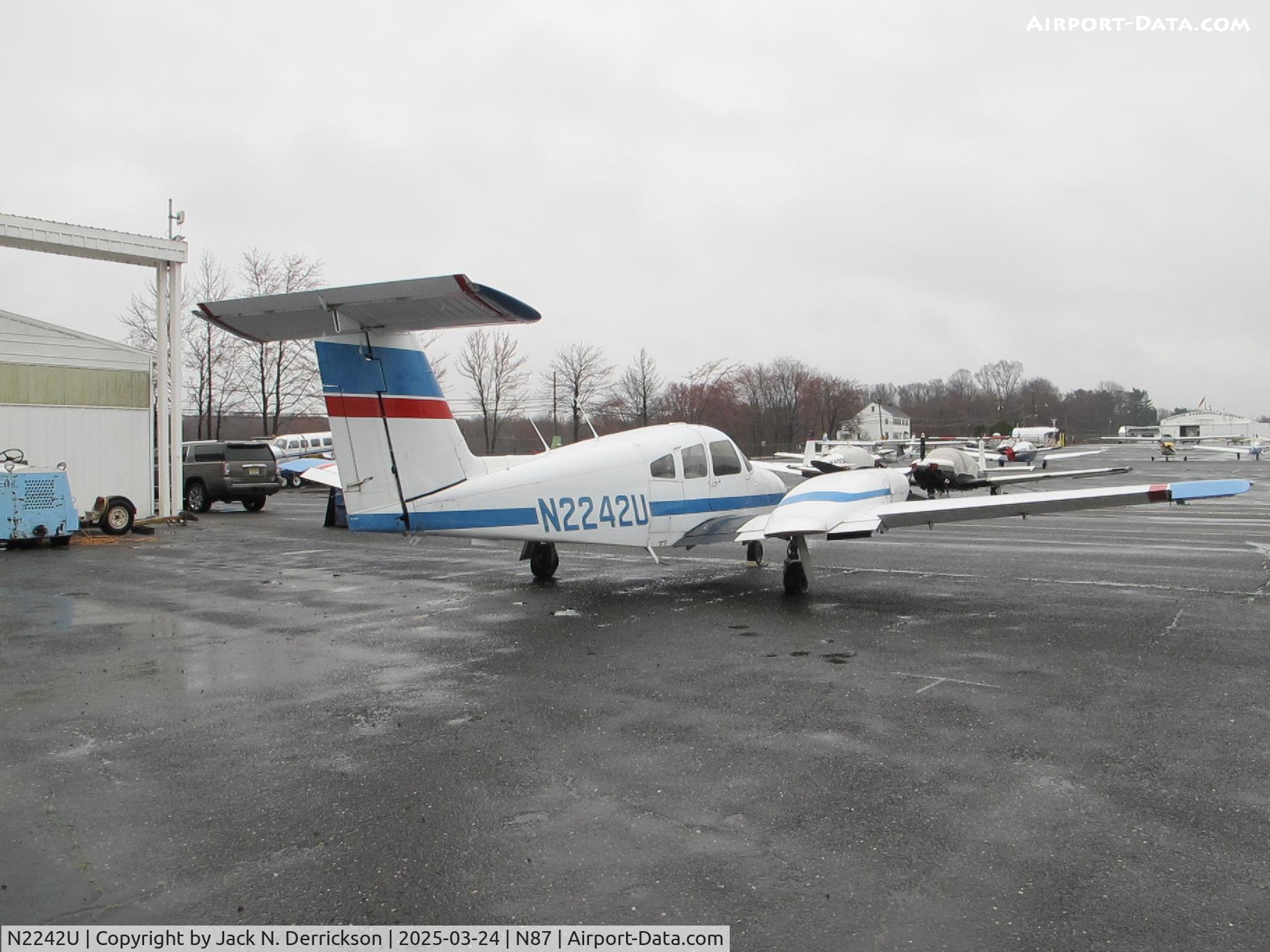N2242U, 1979 Piper PA-44-180 Seminole C/N 44-7995259, Seminole at Air-Mods