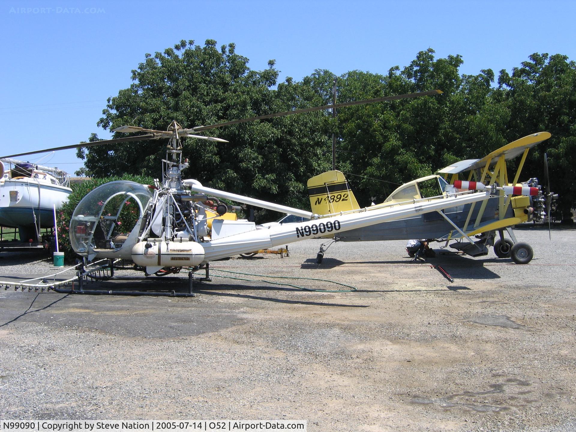 N99090, 1962 Hiller UH-12E C/N 1395, Twin Cities Aviation 1962 Hiller UH-12E as sprayer at Yuba City, CA