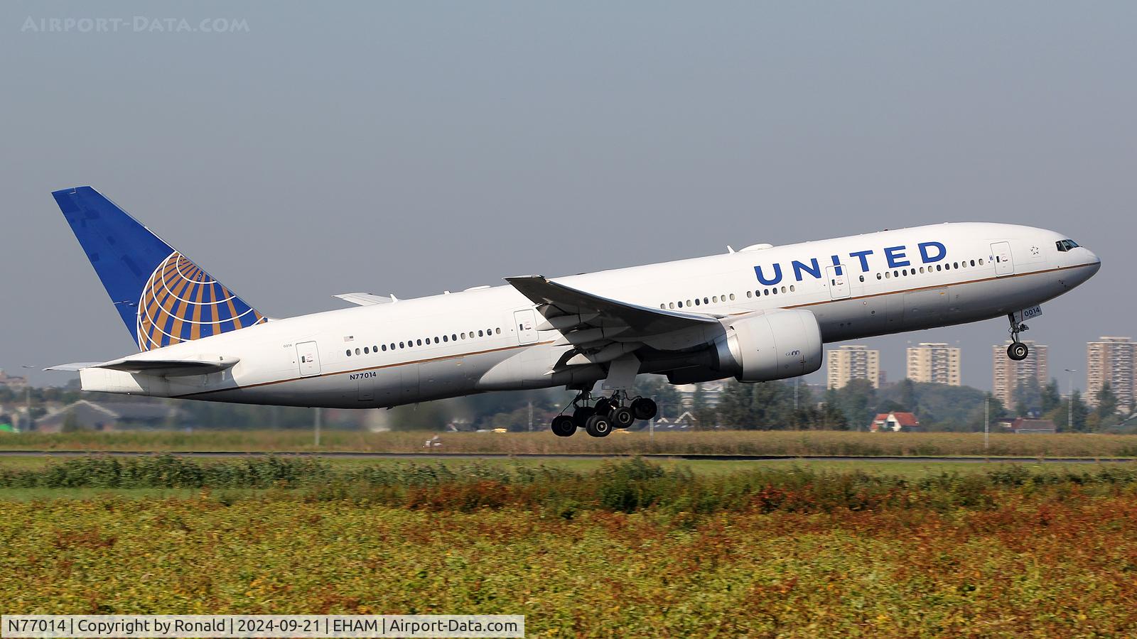 N77014, 1999 Boeing 777-224 C/N 29862, at eham