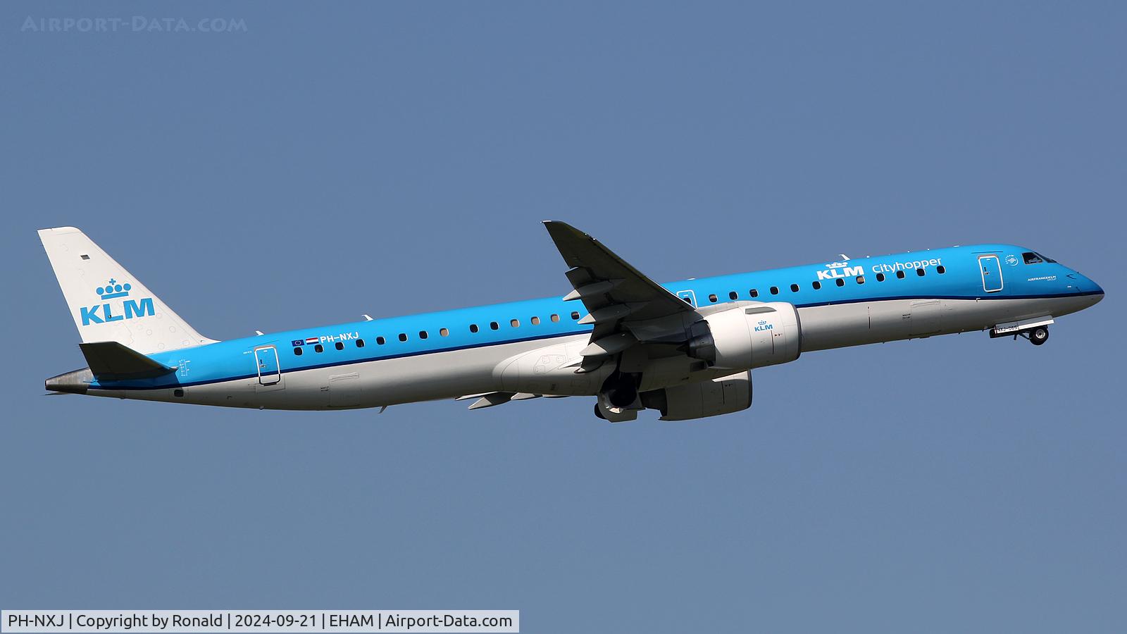 PH-NXJ, 2022 Embraer E195-E2 (ERJ 190-400STD) C/N 20065, at eham