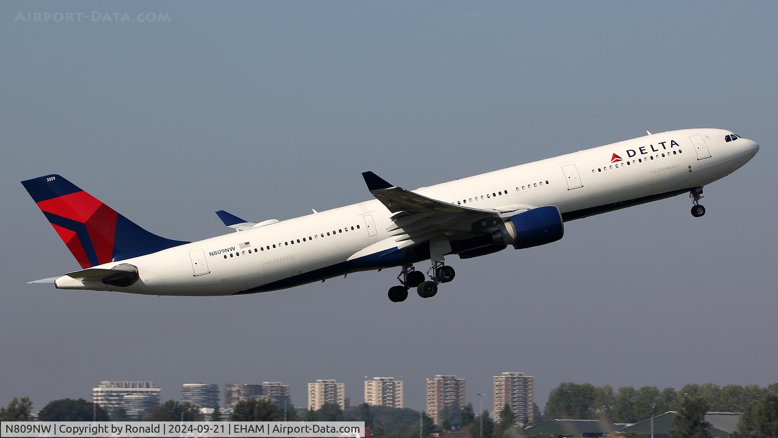 N809NW, 2005 Airbus A330-323 C/N 663, at eham