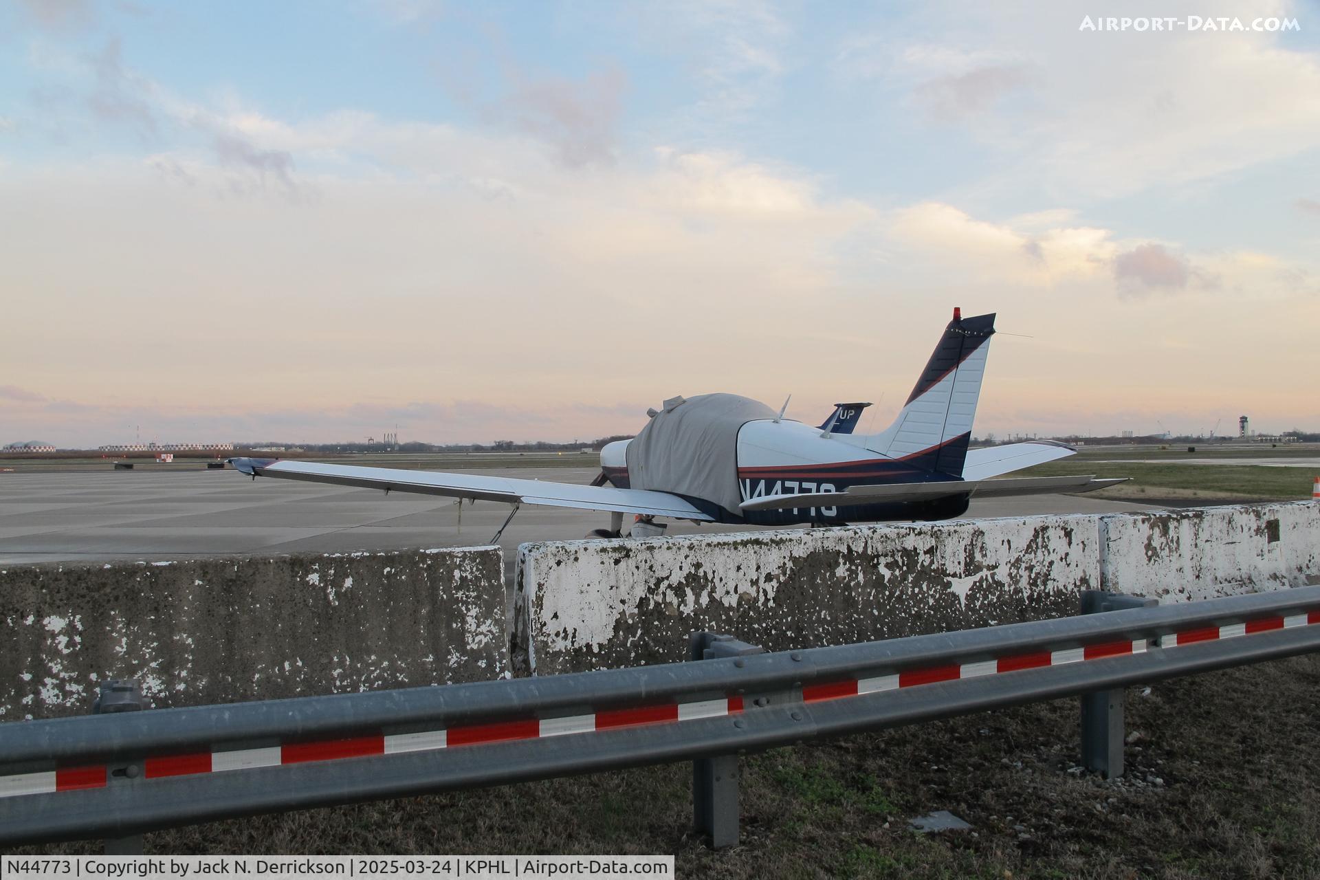 N44773, 1974 Piper PA-28-151 C/N 28-7515029, Cherokee at Philly