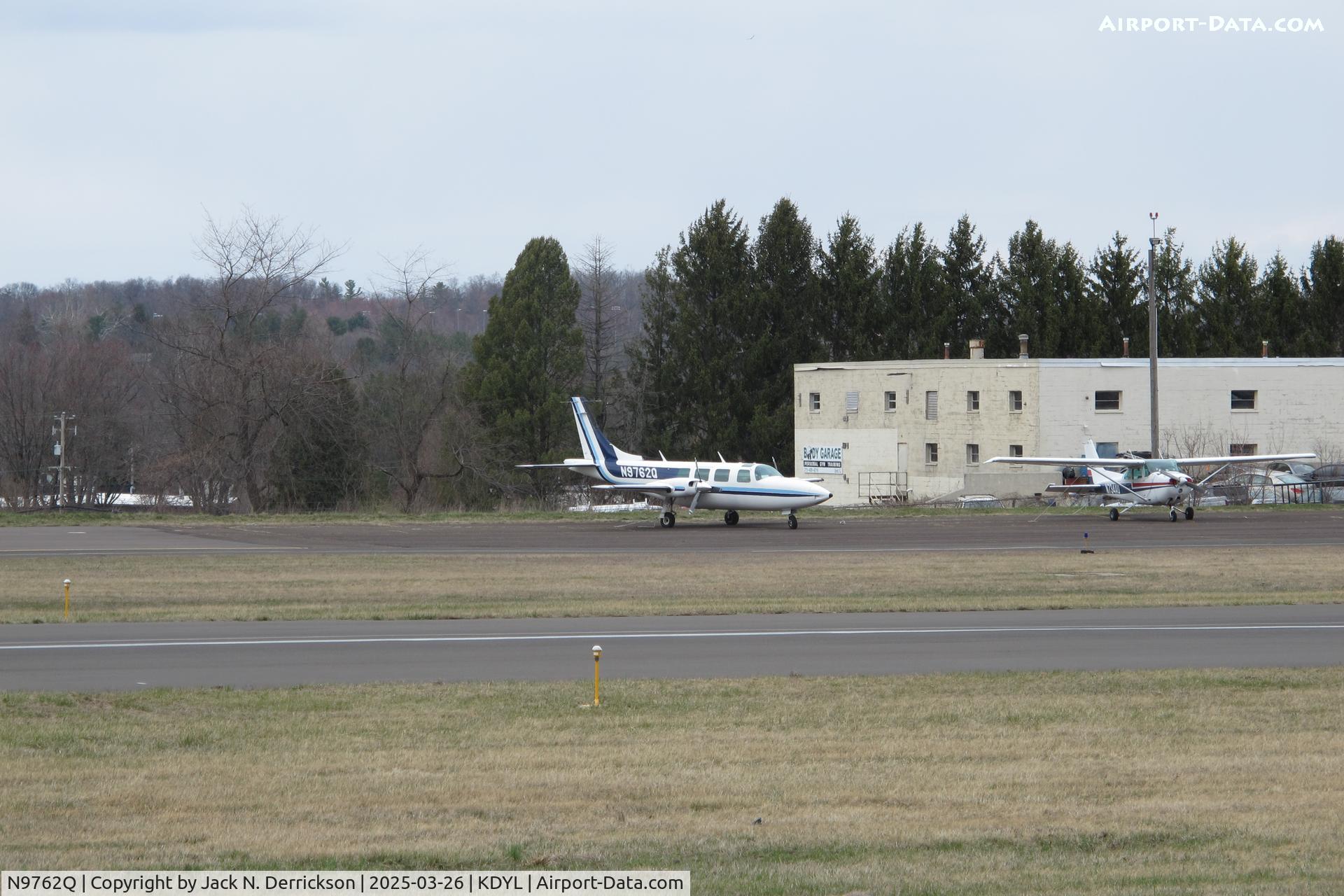 N9762Q, 1977 Smith Aerostar 600 C/N 60-0383-136, Aerostar at Doylestown
