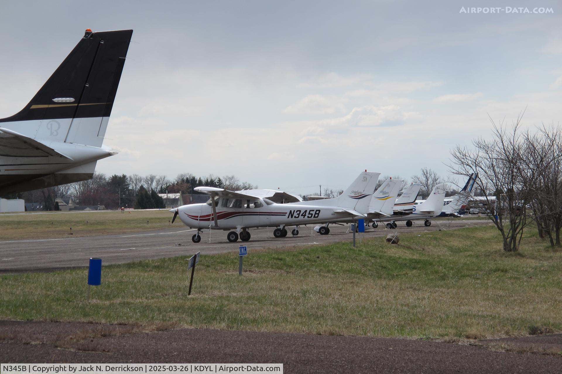 N345B, 1999 Cessna 172S C/N 172S8177, 172 at Doylestown