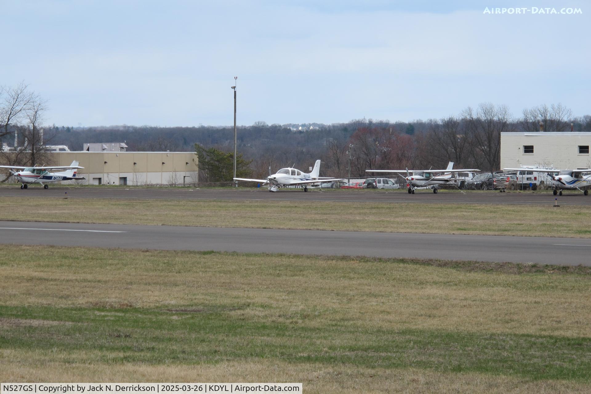 N527GS, 2004 Cirrus SR20 C/N 1383, SR20 at Doylestown