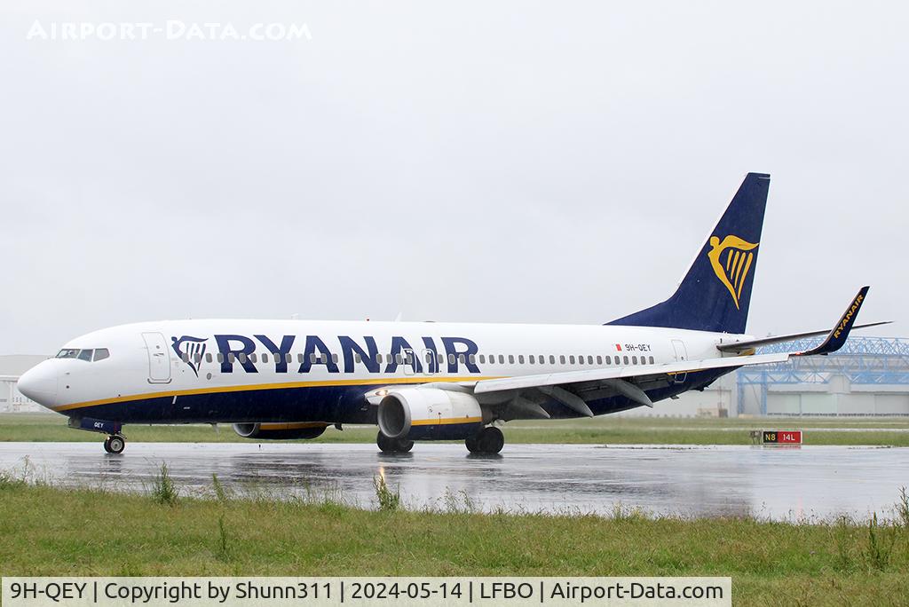 9H-QEY, 2006 Boeing B-737-8AS(W) C/N 33589, Taxiing to the Terminal