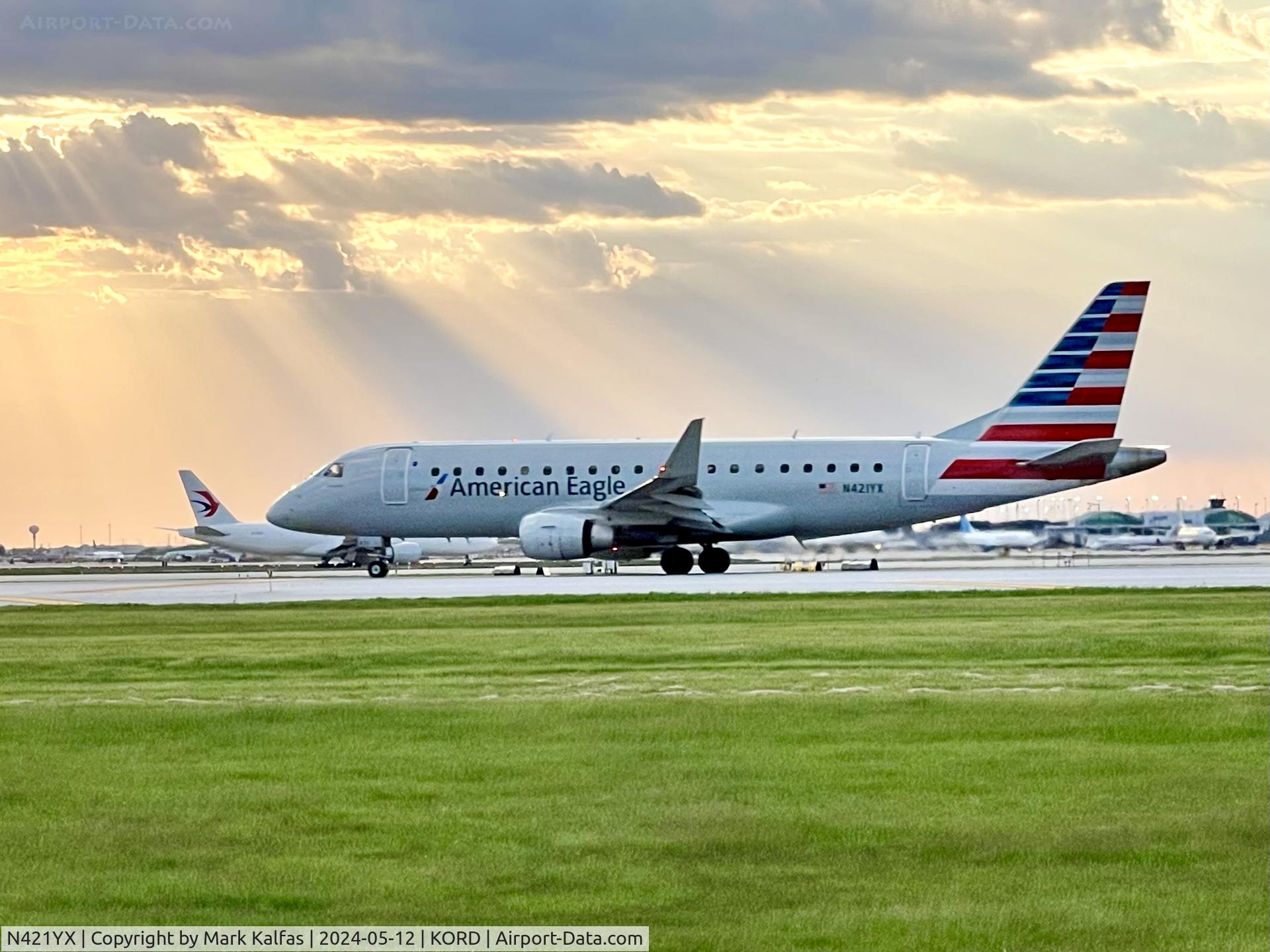 N421YX, 2014 Embraer 175LR (ERJ-170-200LR) C/N 17000386, E75L Republic Airways / American Eagle Embraer 175LR N421YX departing 22L KORD