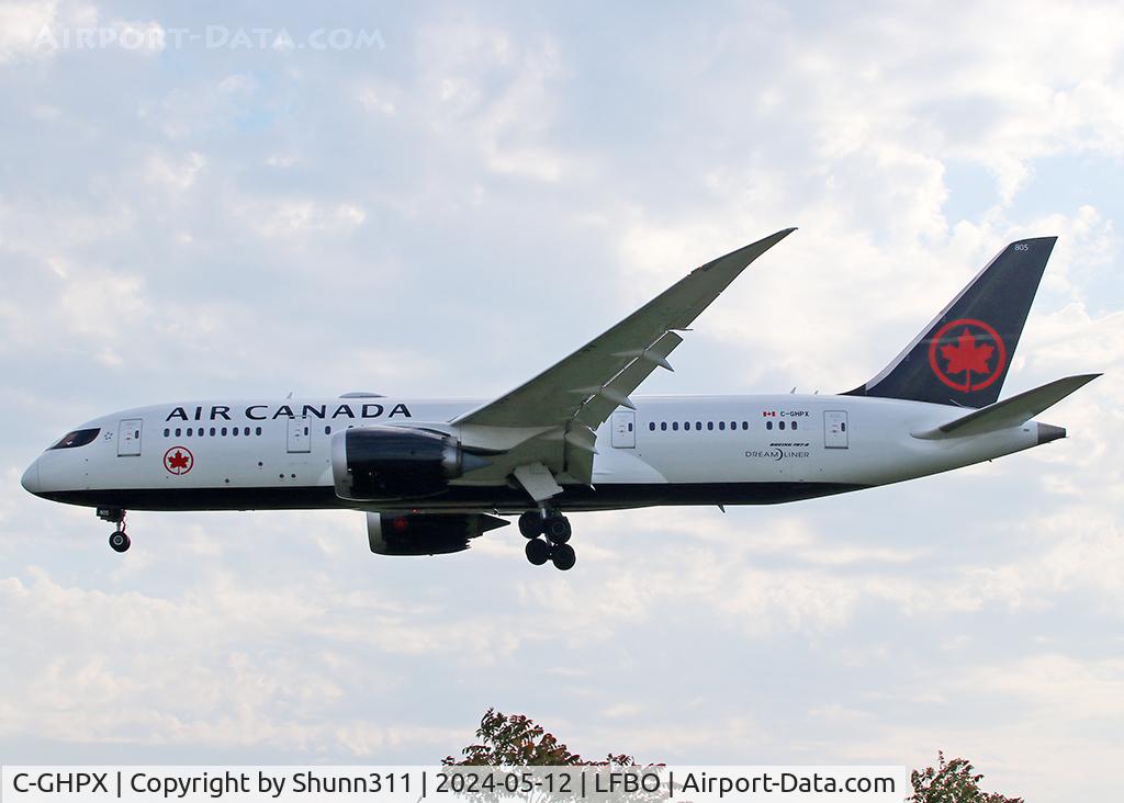 C-GHPX, 2014 Boeing 787-8 Dreamliner C/N 35261, Landing rwy 32R in new c/s