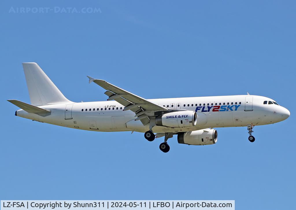 LZ-FSA, 2010 Airbus A320-232 C/N 4247, Landing rwy 14R... Used by Air Algérie...
