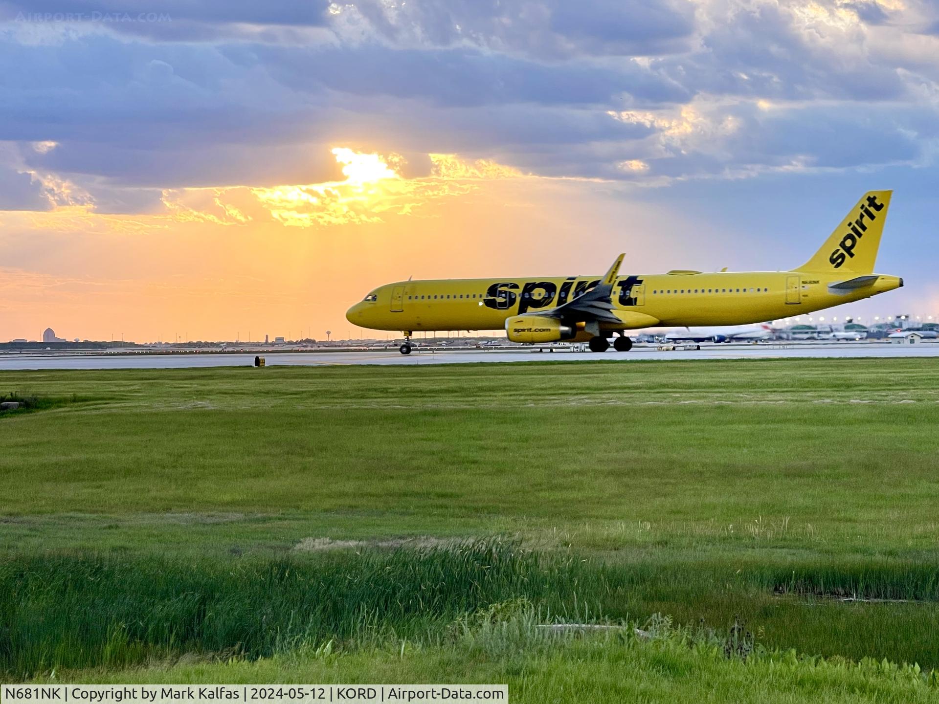 N681NK, 2017 Airbus A321-231 C/N 7908, A321 Spirit Airlines Airbus A321-231 N681NK departing 22L KORD