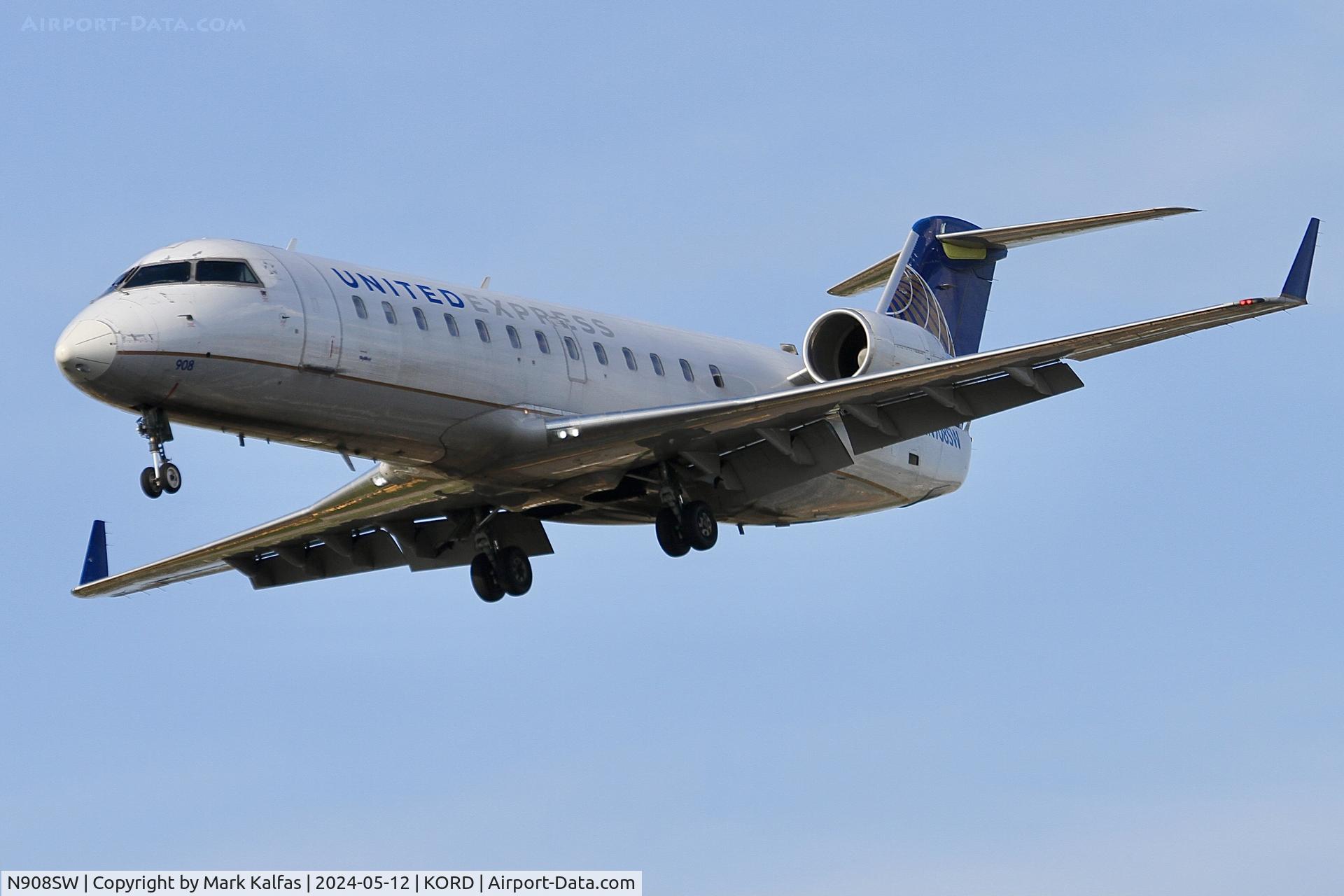 N908SW, 2001 Bombardier CRJ-200LR (CL-600-2B19) C/N 7540, CRJ2 SkyWest/United Express Bombardier CRJ-200LR N908SW arriving 28C KORD