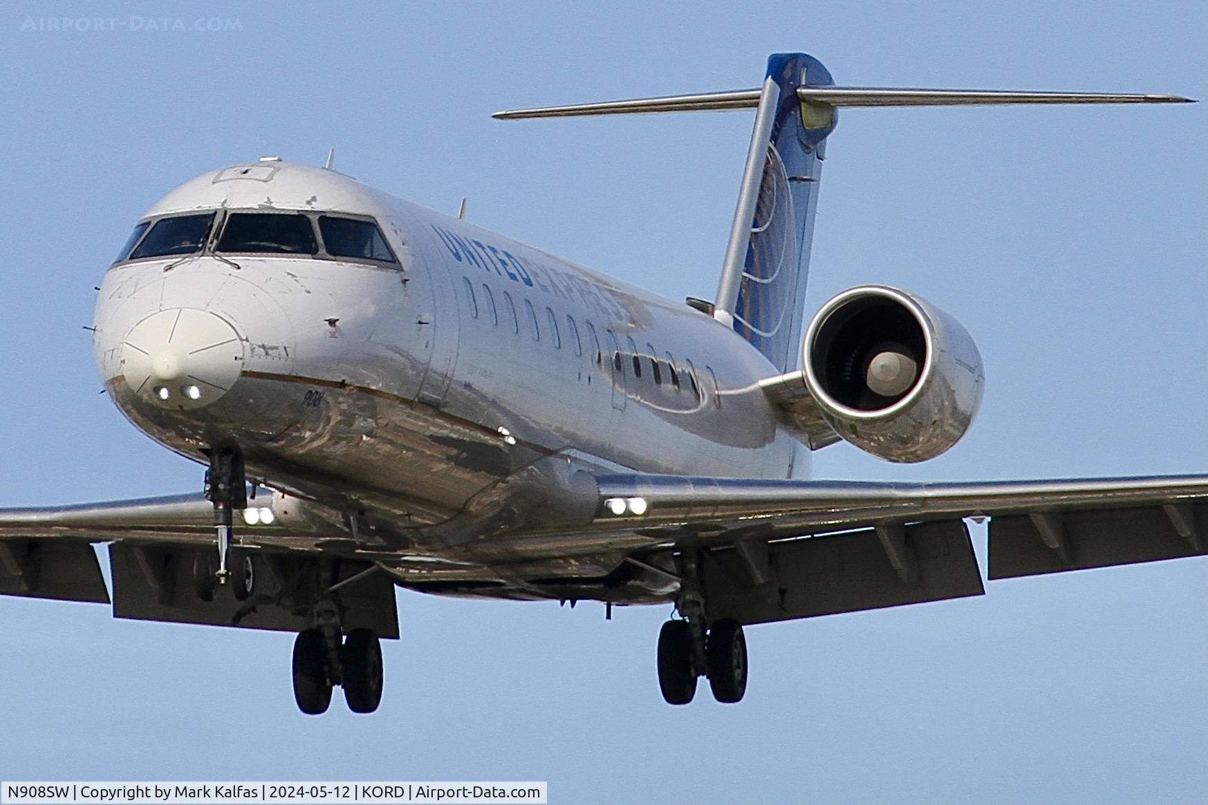 N908SW, 2001 Bombardier CRJ-200LR (CL-600-2B19) C/N 7540, CRJ2 SkyWest/United Express Bombardier CRJ-200LR N908SW arriving 28C KORD