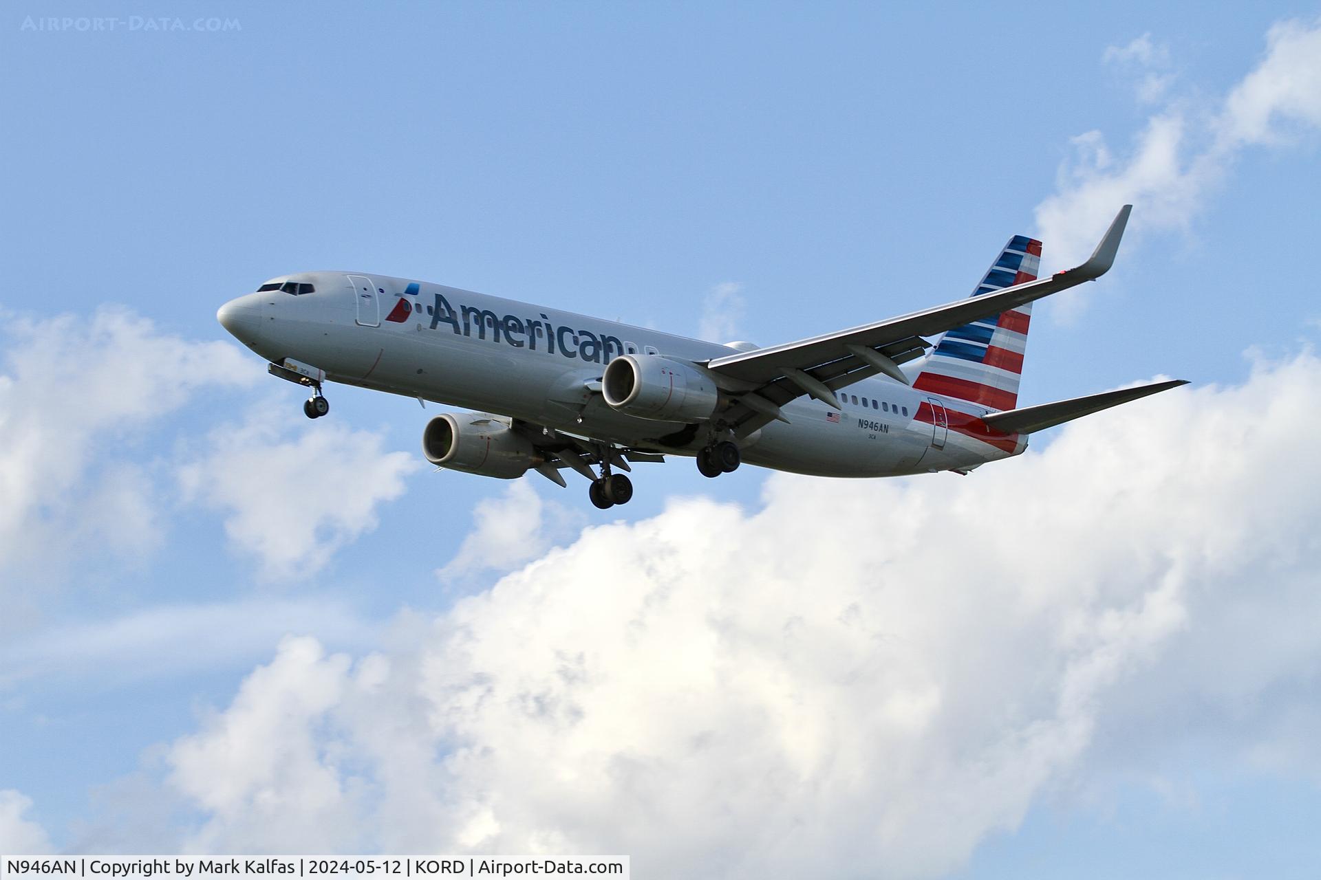 N946AN, 2000 Boeing 737-823 C/N 30600, B738 American Airlines Boeing 737-823 N946AN arriving on 28C KORD