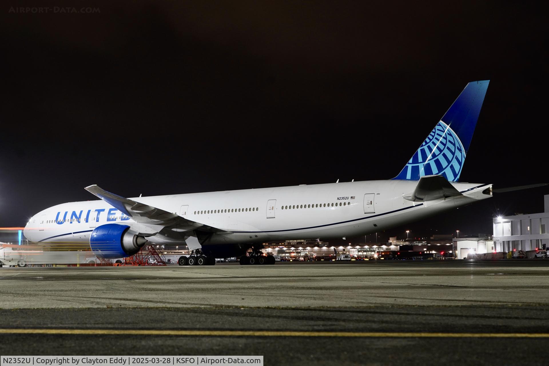 N2352U, 2020 Boeing 777-300/ER C/N 66592, SFO 2025