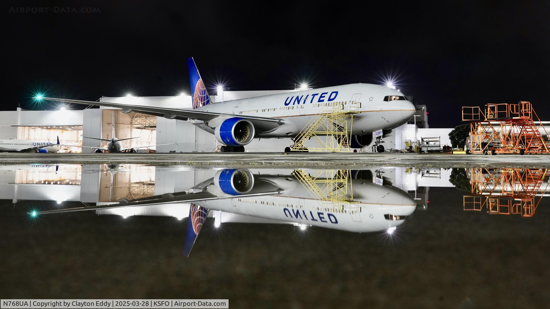 N768UA, 1995 Boeing 777-222 C/N 26919, SFO 2025