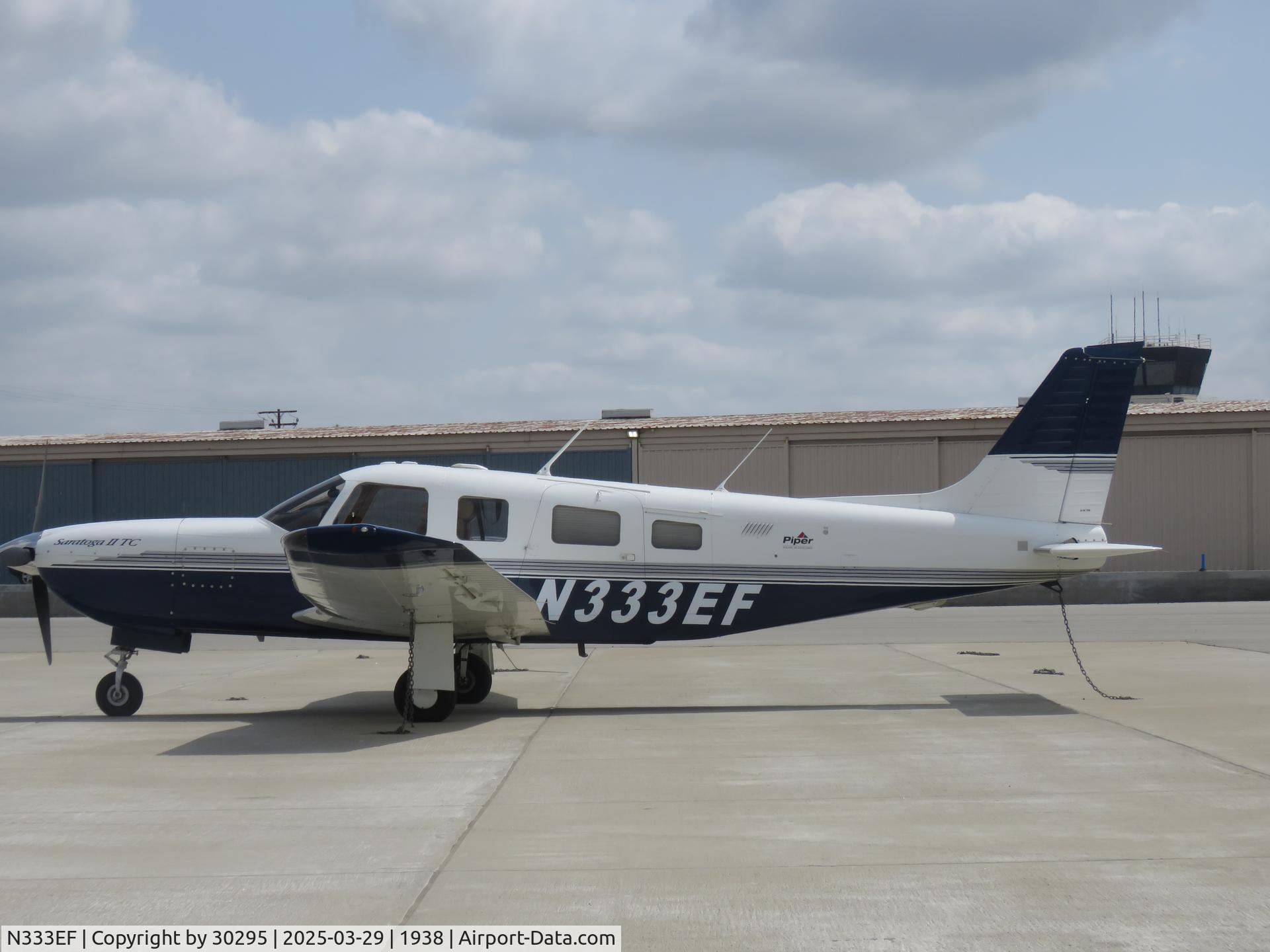 N333EF, 1998 Piper PA-32R-301T Turbo Saratoga C/N 3257053, Parked
