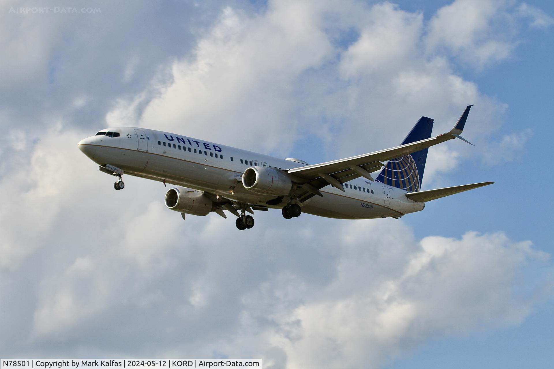N78501, 2006 Boeing 737-824 C/N 31602, B738 United Airlines Boeing 737-824 N78501 28C approach KORD