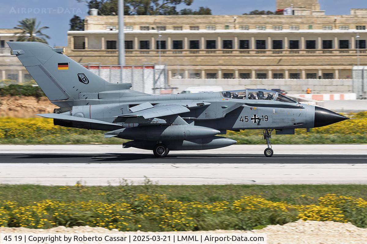45 19, Panavia Tornado IDS C/N 551/GS167/4219, Runway 13