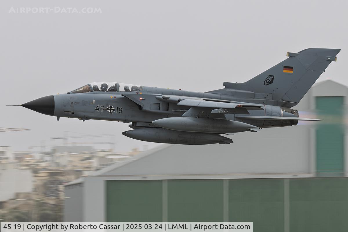 45 19, Panavia Tornado IDS C/N 551/GS167/4219, Runway 13