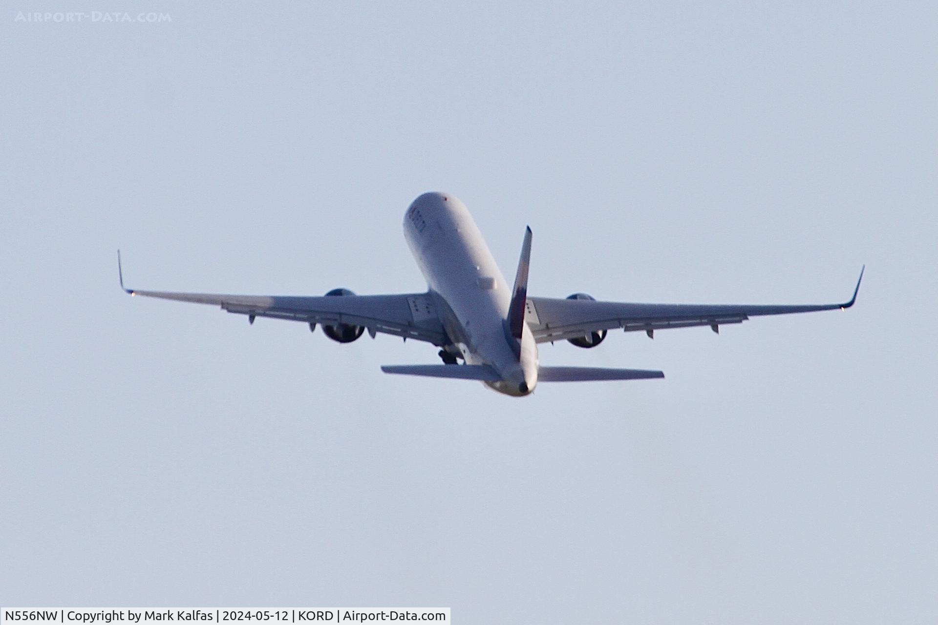 N556NW, 2002 Boeing 757-251 C/N 33392, B752 Delta Airlines Boeing 757-251 N556NW departing 22L KORD.