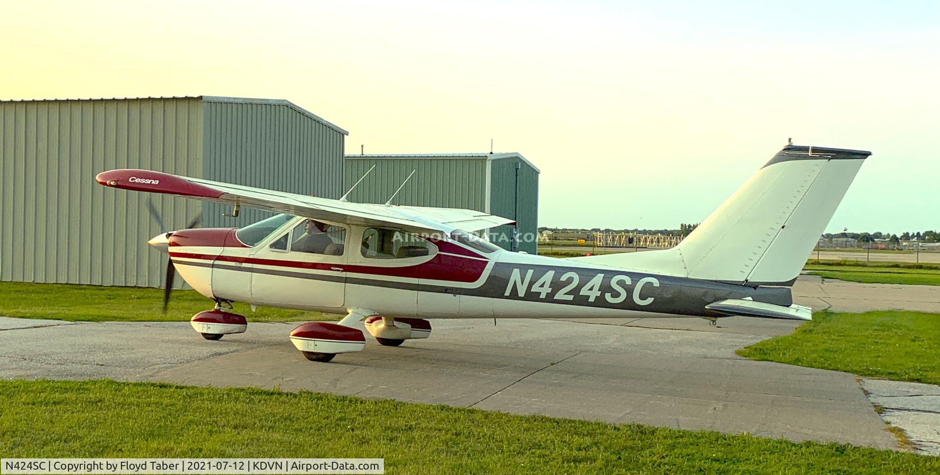 N424SC, 1975 Cessna 177B Cardinal C/N 17702367, Leaving the GA hangars