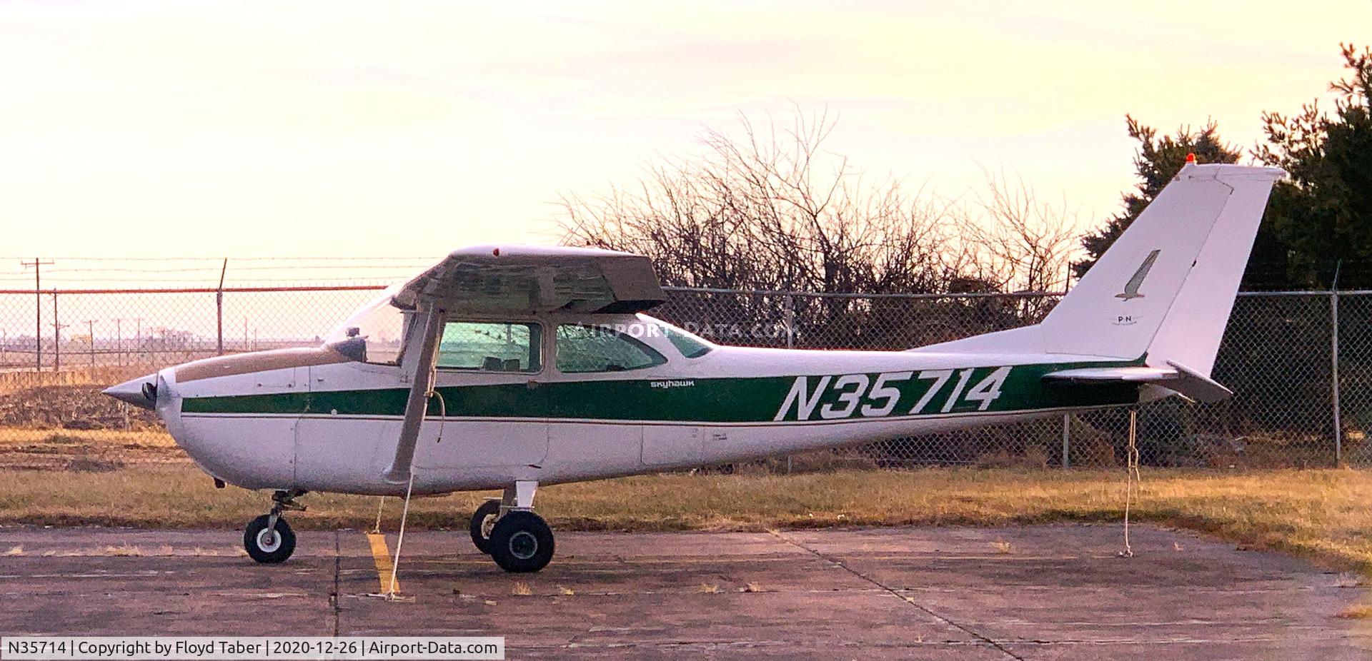 N35714, 1968 Cessna 172I C/N 17256928, Sitting on the ramp somewhere