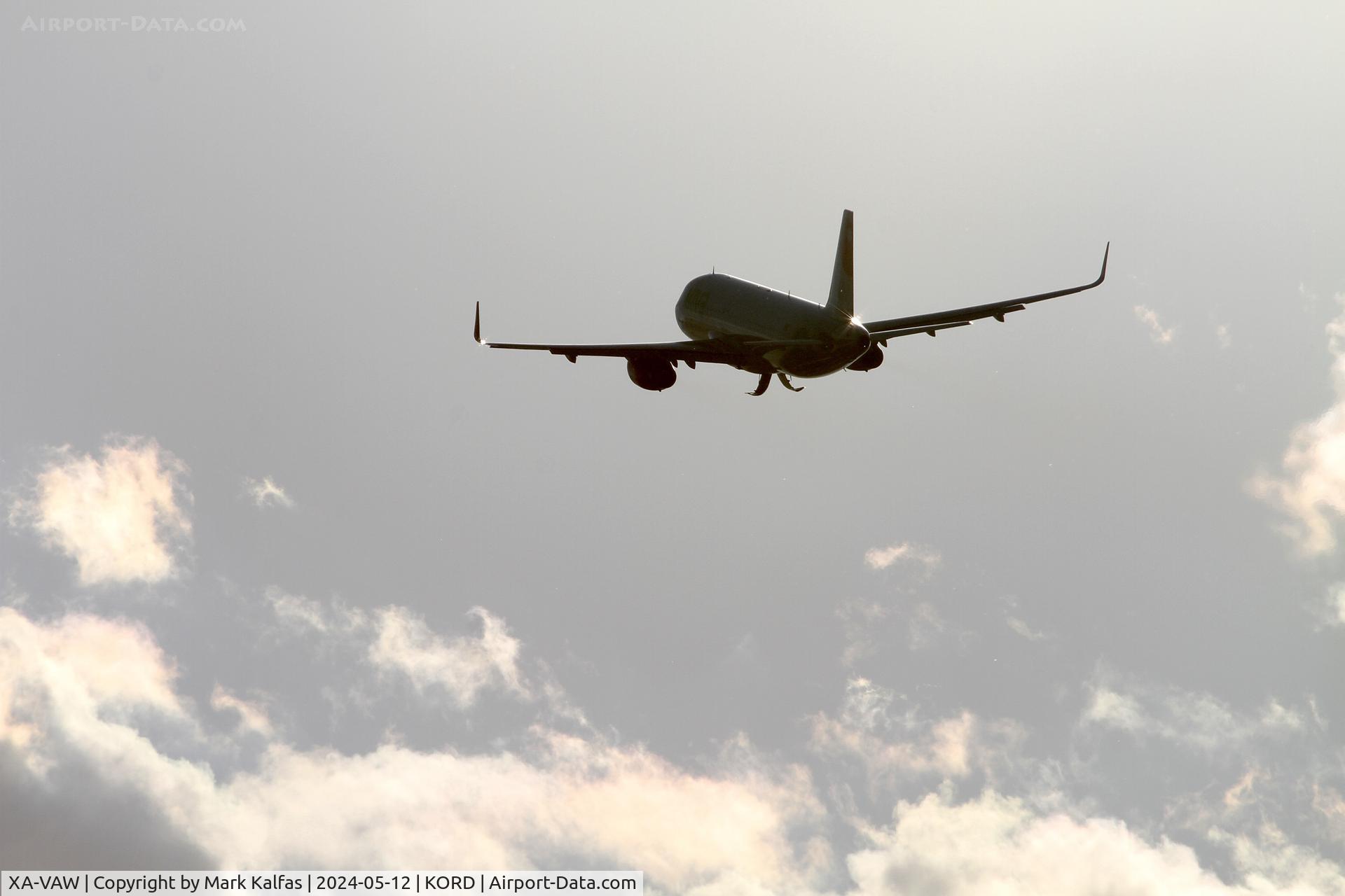 XA-VAW, 2017 Airbus 320-232 C/N 7717, A320 VivaAeroBus Airbus 320-232 XA-VAW on a missed approach 28C KORD