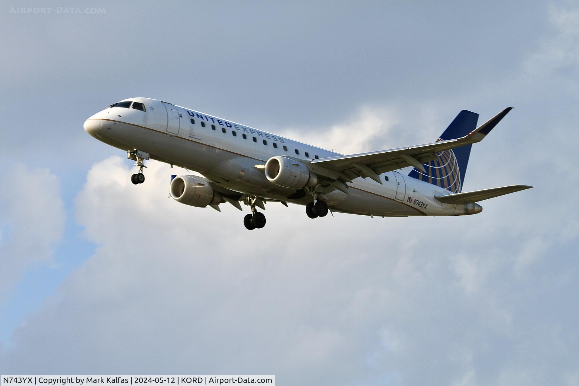 N743YX, 2017 Embraer 175LR (ERJ-170-200LR) C/N 17000660, E75L Republic Airways / United Express Embraer 175LR  N743YX, 28C approach KORD