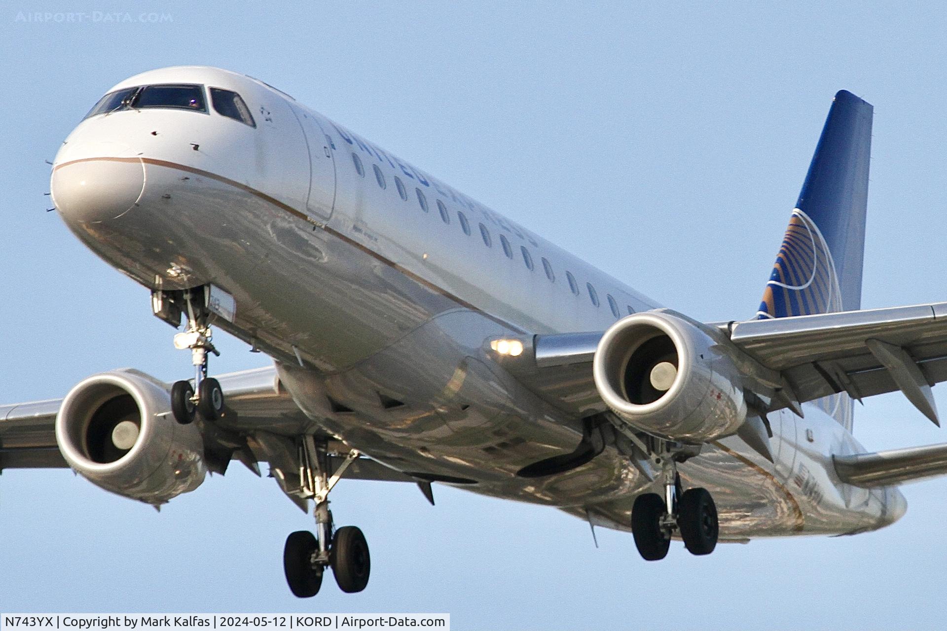 N743YX, 2017 Embraer 175LR (ERJ-170-200LR) C/N 17000660, E75L Republic Airways / United Express Embraer 175LR  N743YX, 28C approach KORD