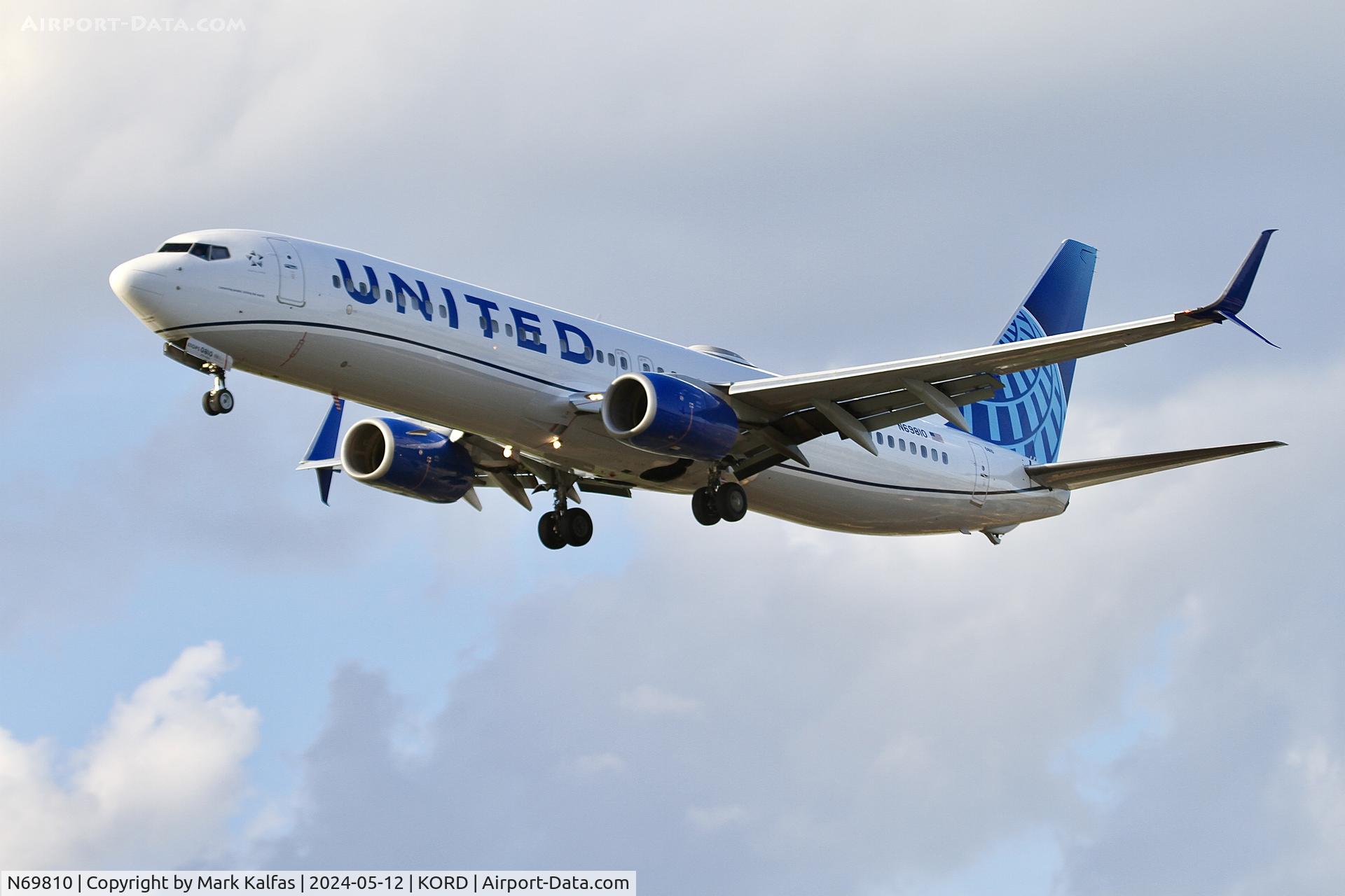 N69810, 2013 Boeing 737-924/ER C/N 42744, N739 United Airlines Boeing 737-924/ER N69810 arriving 28C KORD