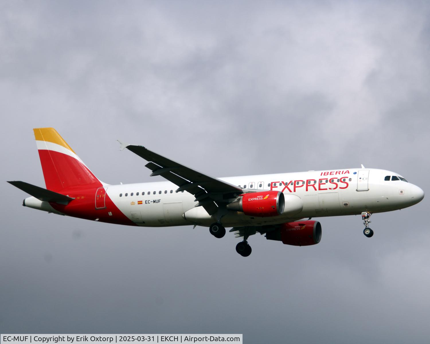 EC-MUF, 2007 Airbus A320-214 C/N 3278, EC-MUF landing rw 04L