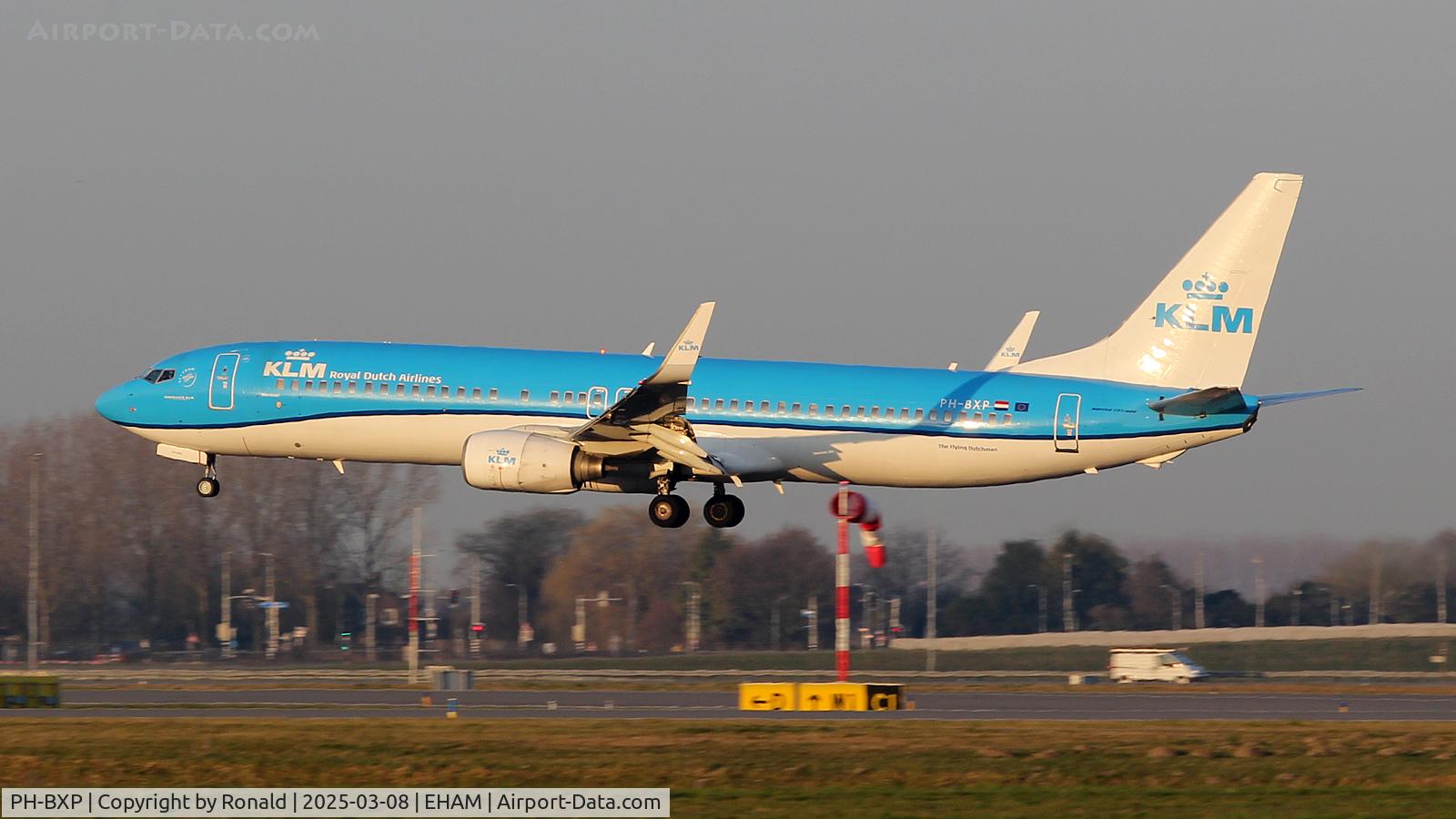 PH-BXP, 2001 Boeing 737-9K2 C/N 29600, at eham