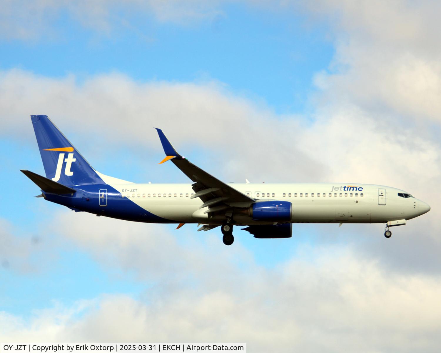 OY-JZT, 2013 Boeing 737-8AL C/N 39057, OY-JZT landing rw 04L