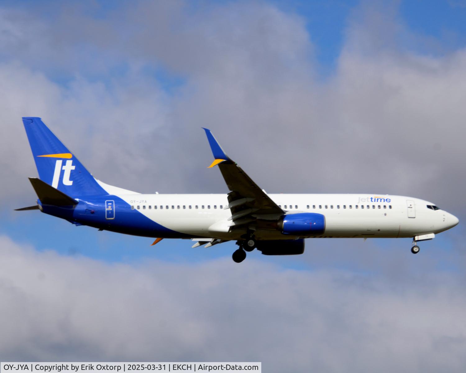 OY-JYA, 2012 Boeing 737-8KN C/N 40253, OY-JYA landing rw 04L