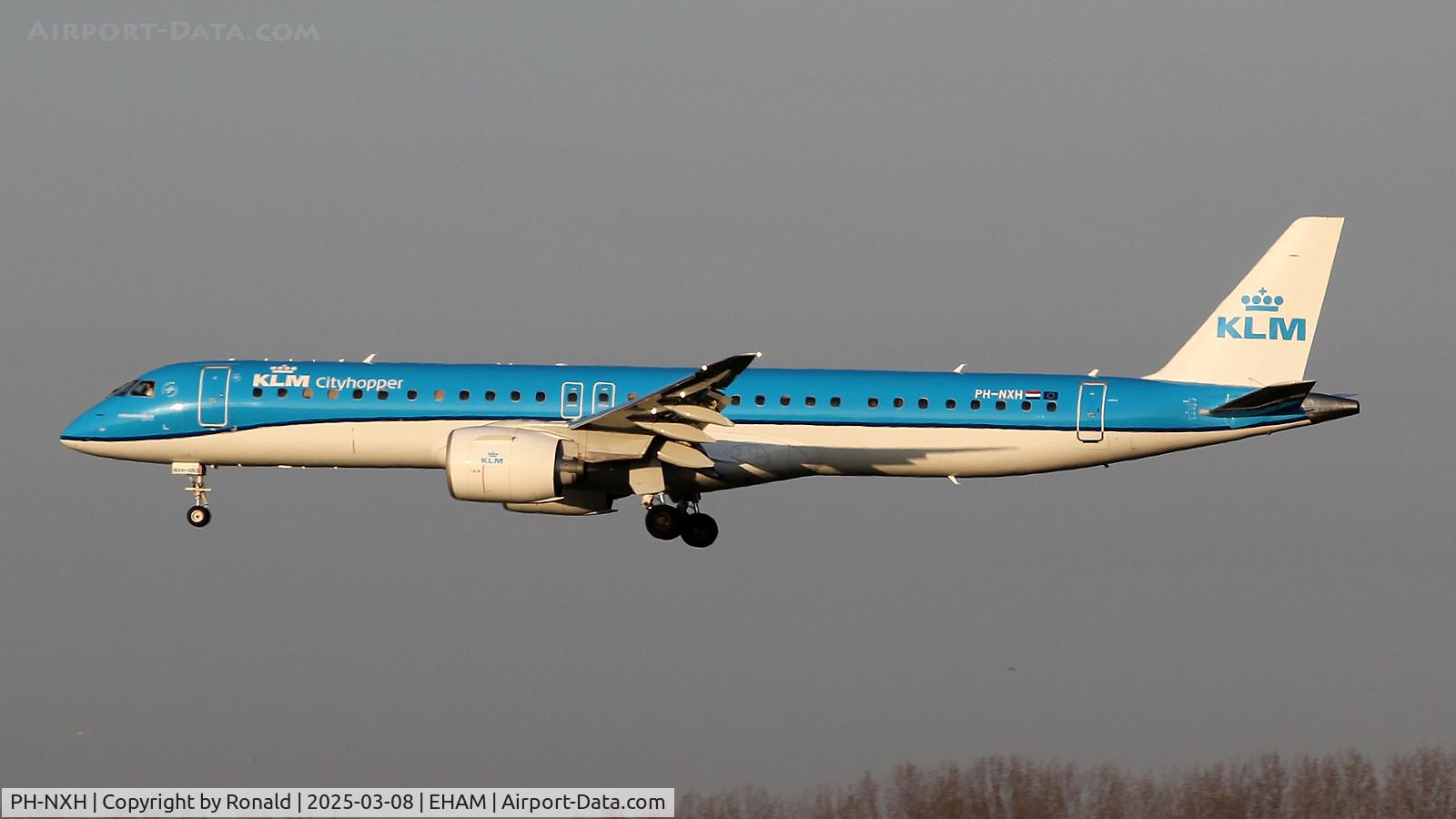 PH-NXH, 2022 Embraer E195-E2 C/N 19020063, at eham