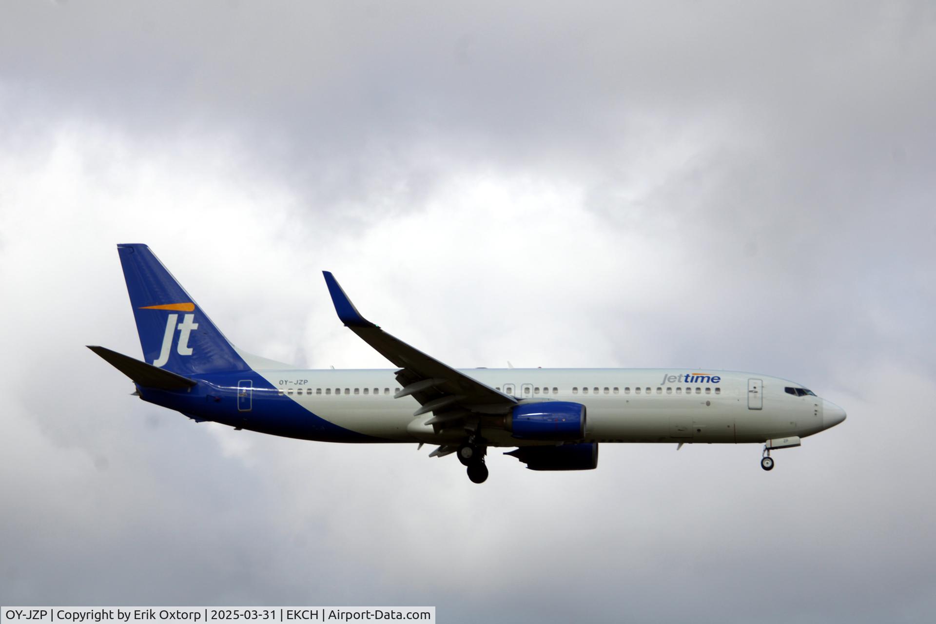 OY-JZP, 2011 Boeing 737-8U3 C/N 38071, OY-JZP landing rw 04L