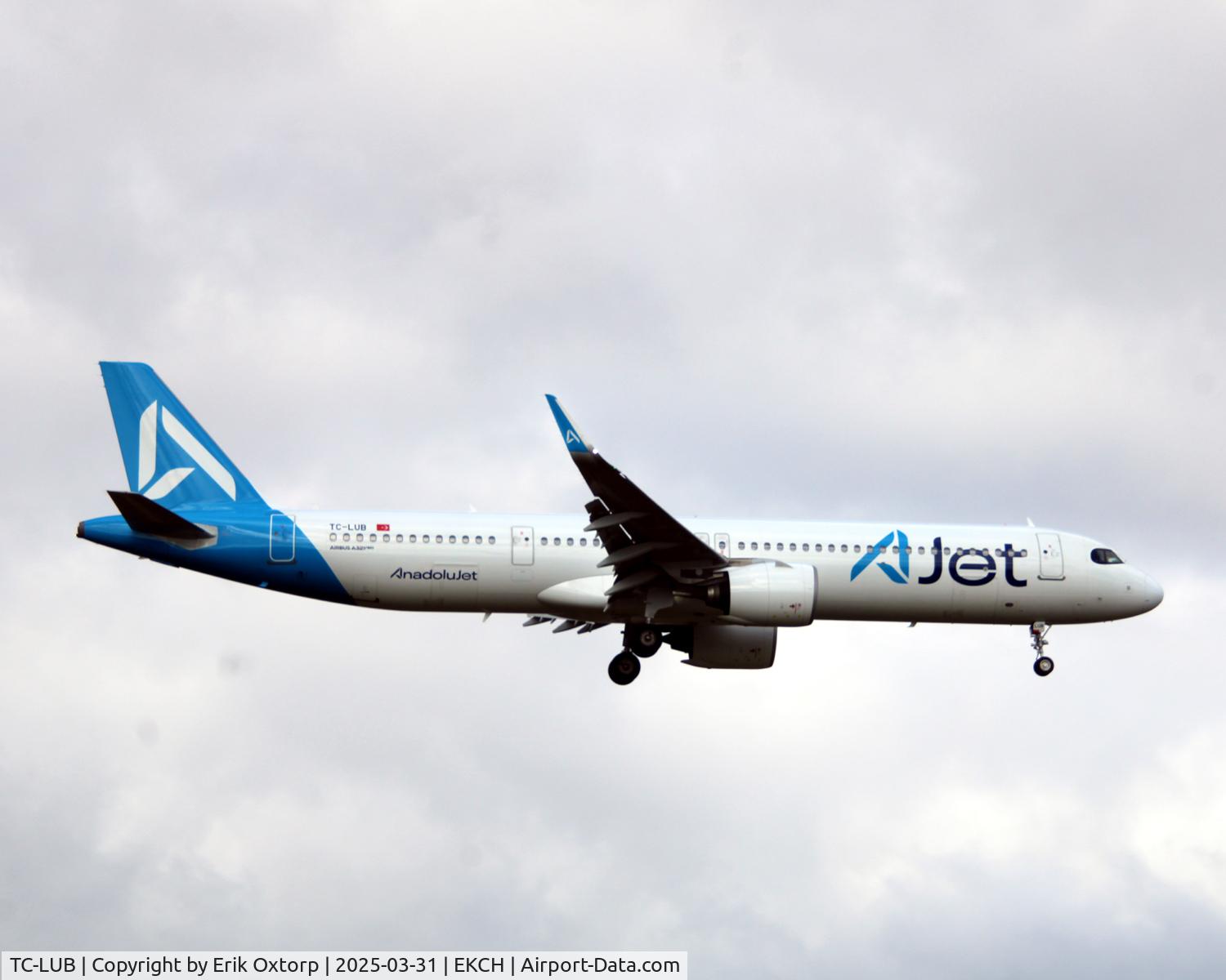 TC-LUB, 2022 Airbus A321-271NX C/N 10272, TC-LUB landing rw 04L