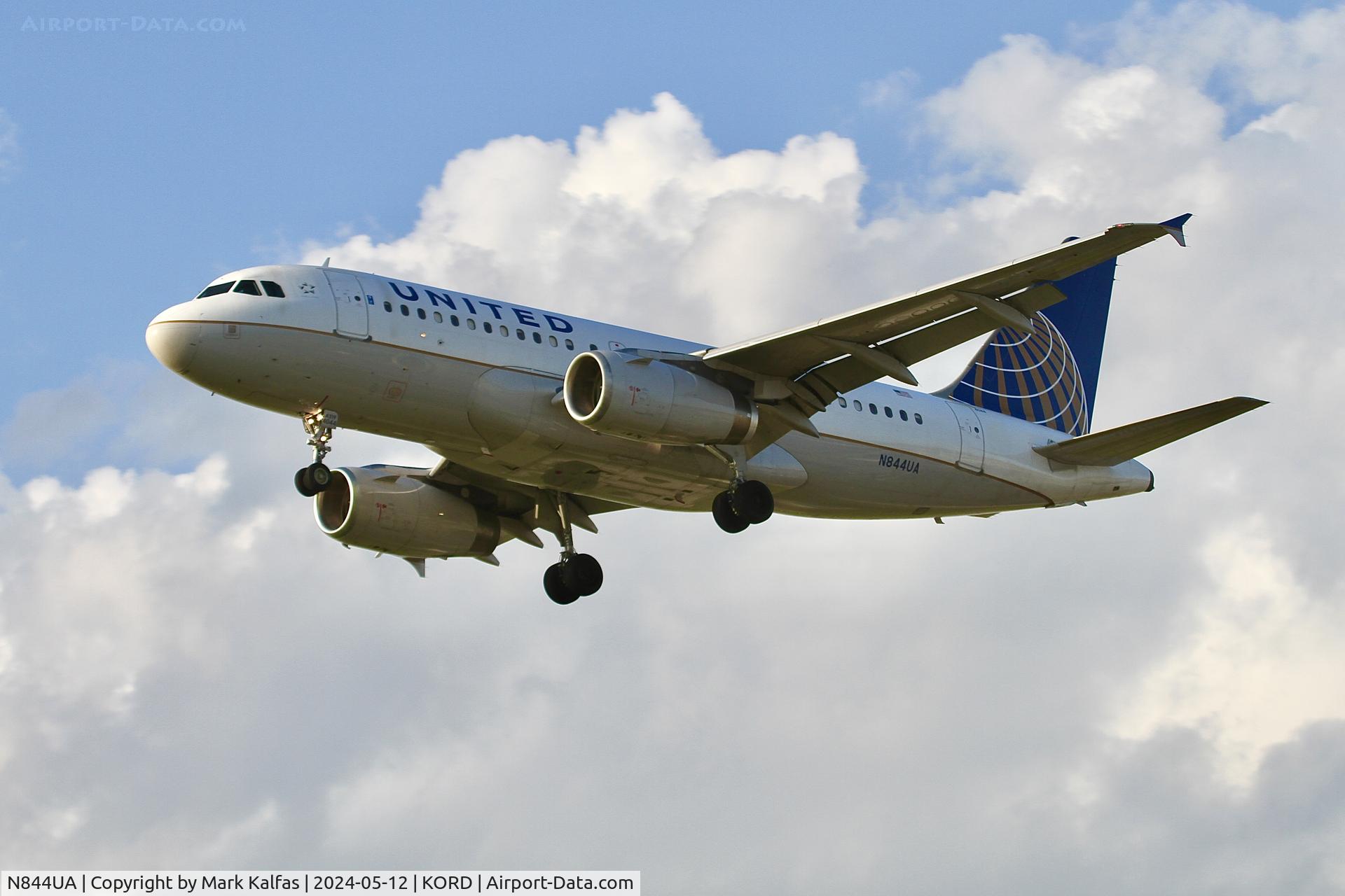 N844UA, 2001 Airbus A319-131 C/N 1581, A319 UNITED AIRLINES AIRBUS 319-131 N844UA 28C approach KORD