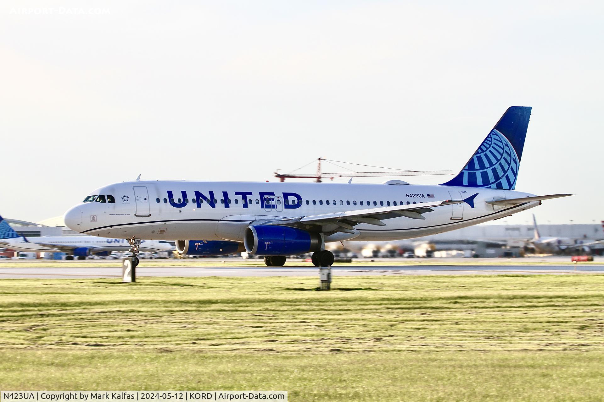 N423UA, 1995 Airbus A320-232 C/N 504, A320 United Airlines  Airbus A320-232 N423UA departing 22L KORD