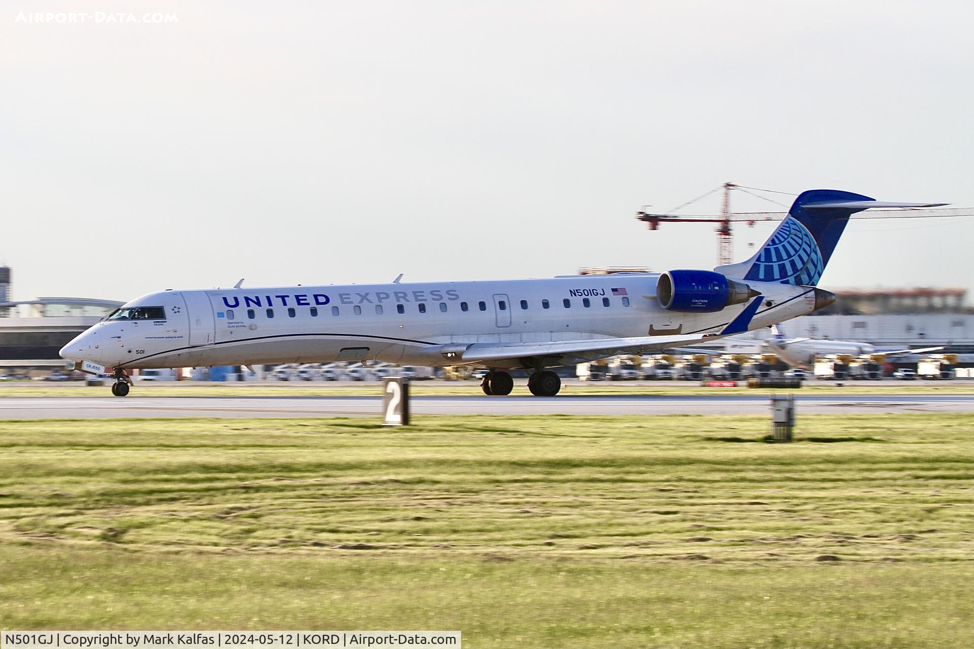 N501GJ, 2001 Bombardier CRJ-550 (CL-600-2C11) C/N 10005, CRJ7 GoJet/United Express Bombardier CRJ-550, CL-600-2C10,N501GJ departing 22L KORDkord