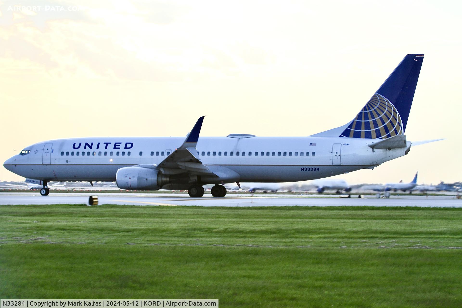 N33284, 2004 Boeing 737-824 C/N 31635, B738 United Airlines Boeing 737-824 N33284 departing 22L KORD