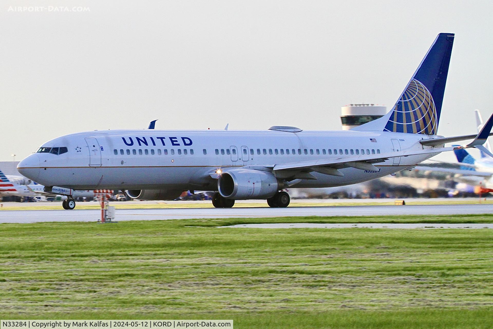 N33284, 2004 Boeing 737-824 C/N 31635, B738 United Airlines Boeing 737-824 N33284 departing 22L KORD