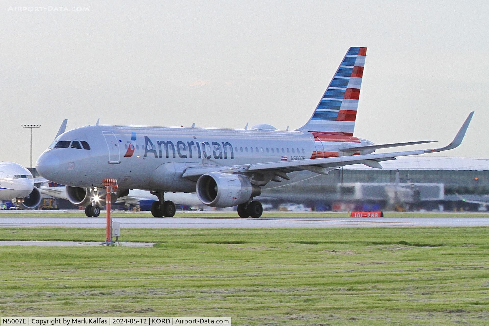N5007E, 2013 Airbus A319-112 C/N 5781, A319 American Airlines Airbus A319-112 N5007E departing 22L KORD