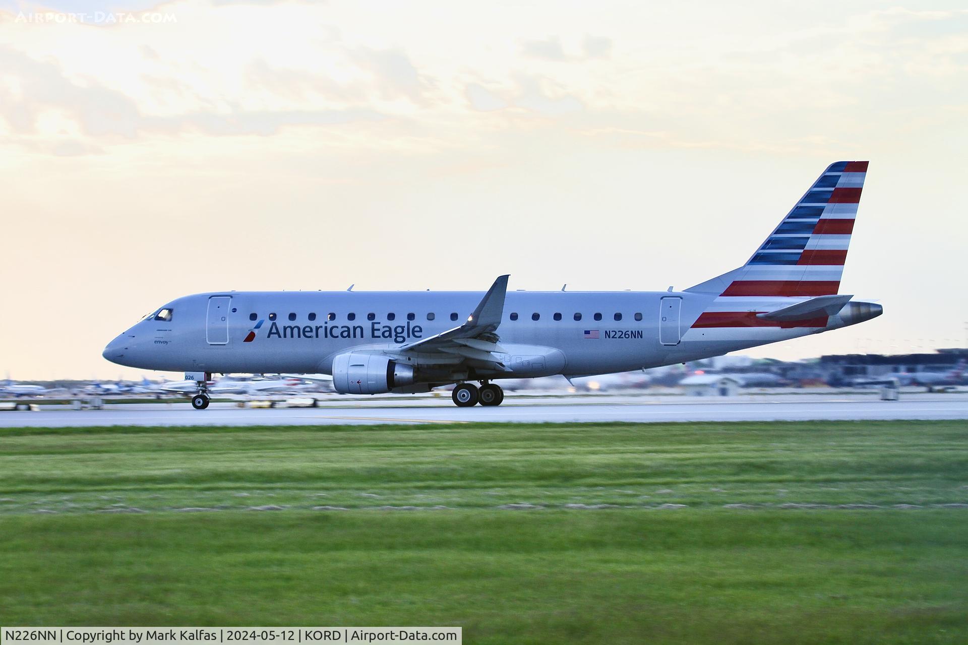 N226NN, 2016 Embraer 175LR (ERJ-170-200LR) C/N 17000540, E75L Envoy / American Eagle Embraer 175LR (ERJ-170-200LR) N226NN departing 22L KORD