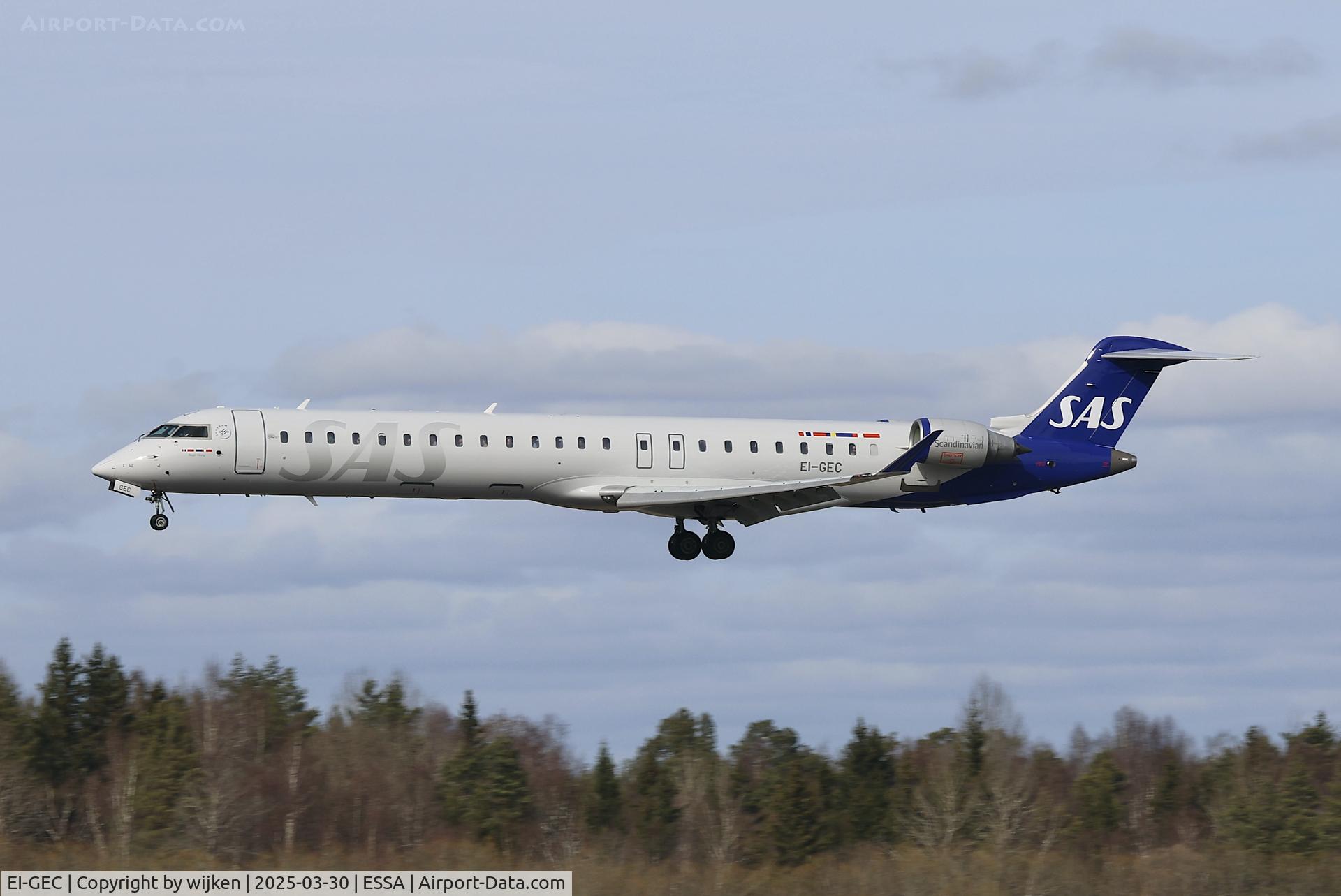 EI-GEC, 2009 Bombardier CRJ-900 NG (CL-600-2D24) C/N 15246, Rwy 26