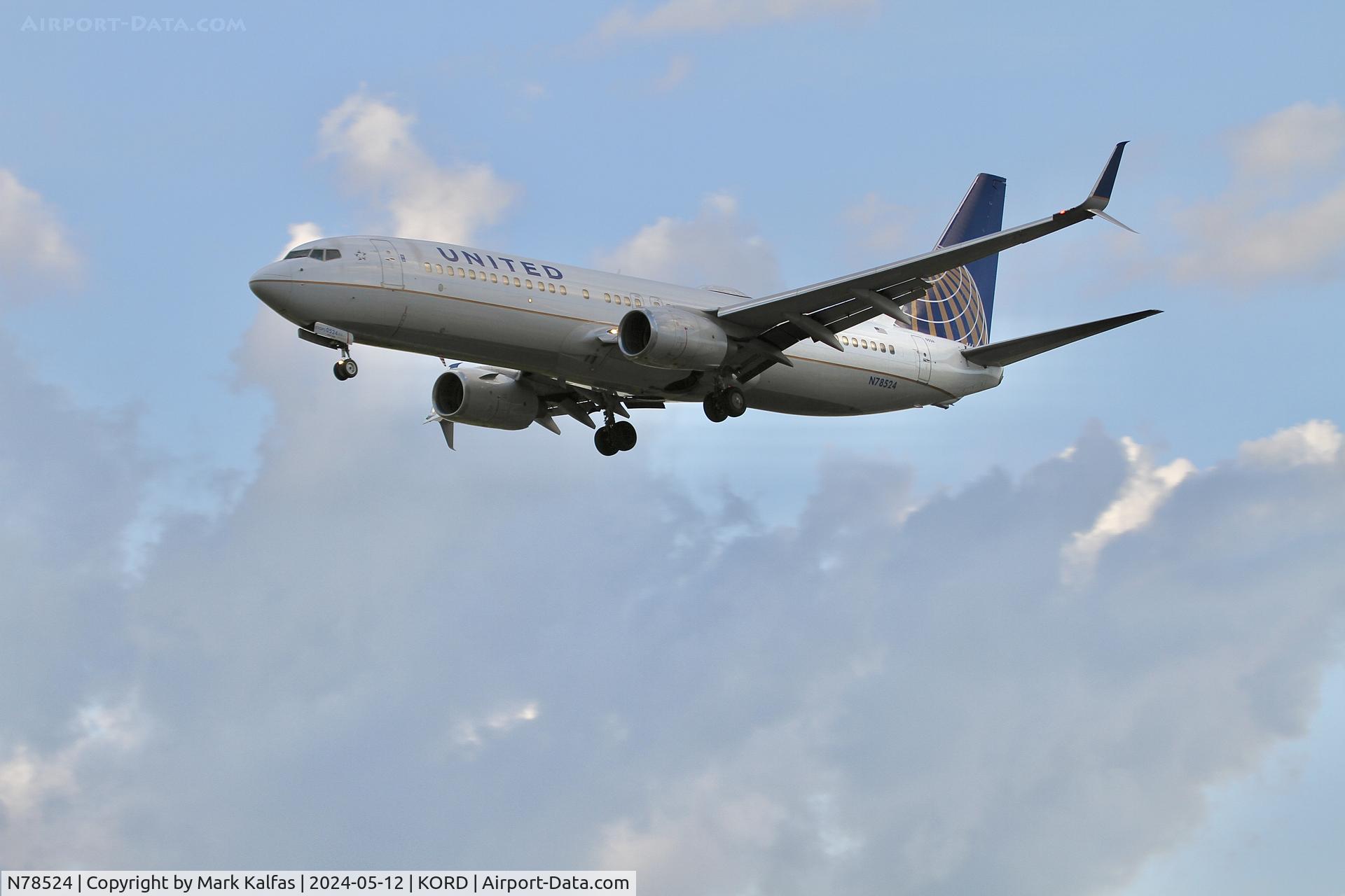 N78524, 2010 Boeing 737-824 C/N 31642, B738 United Airlines BOEING 737-824 N78524, 28C approach KORD