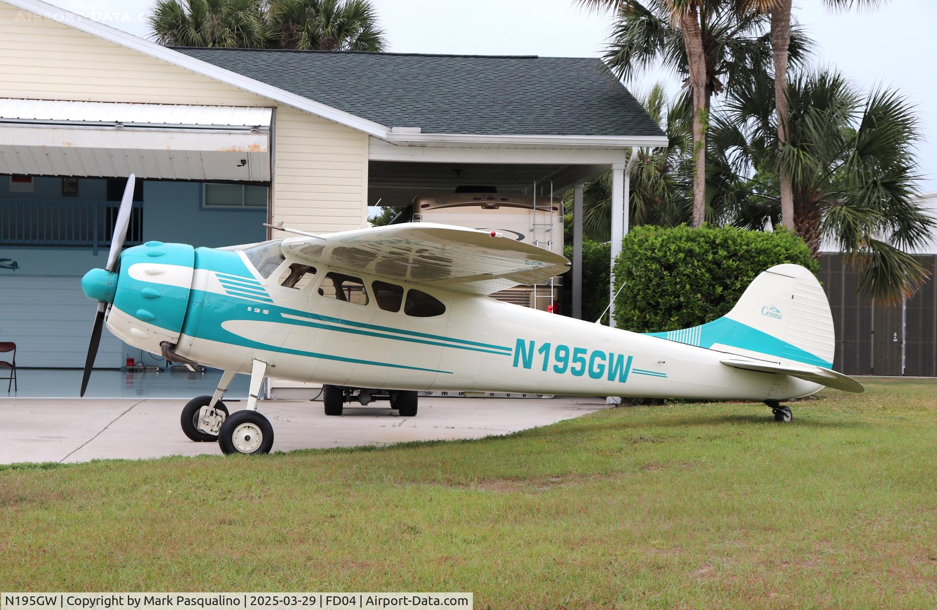 N195GW, 1949 Cessna 195 C/N 7455, Cessna 195