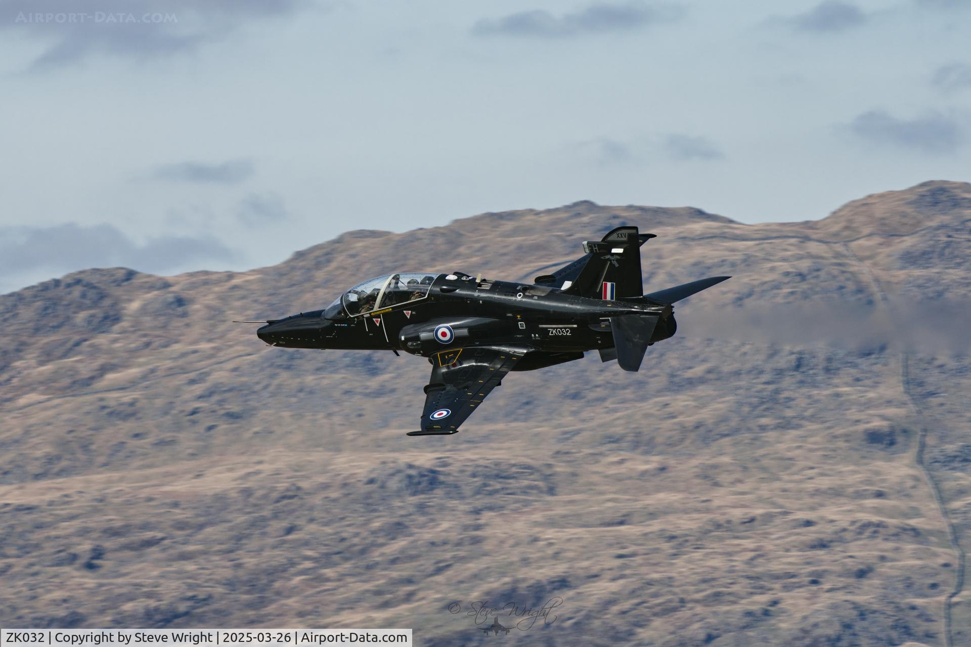 ZK032, 2009 British Aerospace Hawk T2 C/N RT023/1261, Bwlch Oerdrws, Mach Loop. Cymru. UK