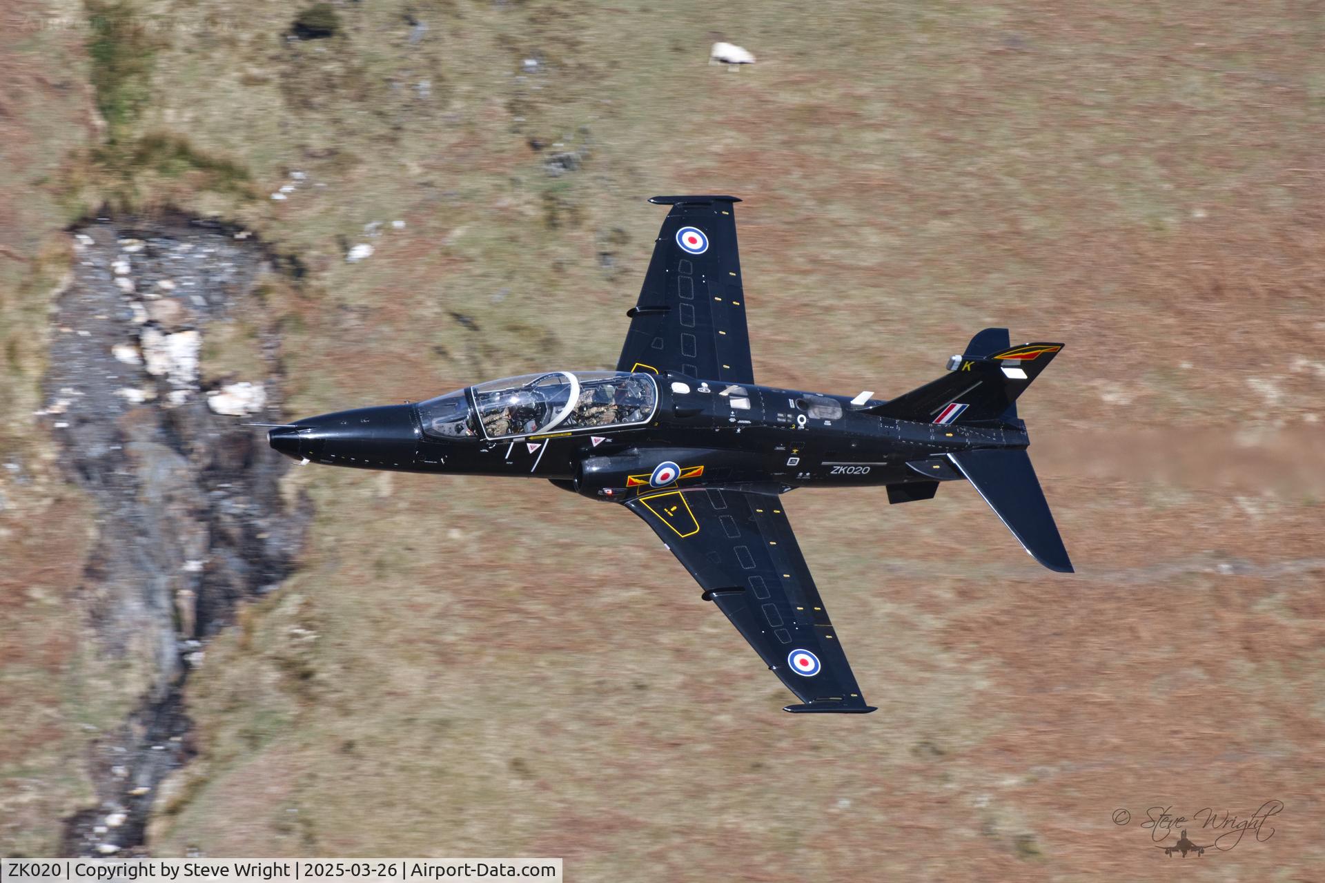 ZK020, 2009 British Aerospace Hawk T2 C/N RT011/1249, Bwlch Oerdws, Mach Loop. Cymru. UK